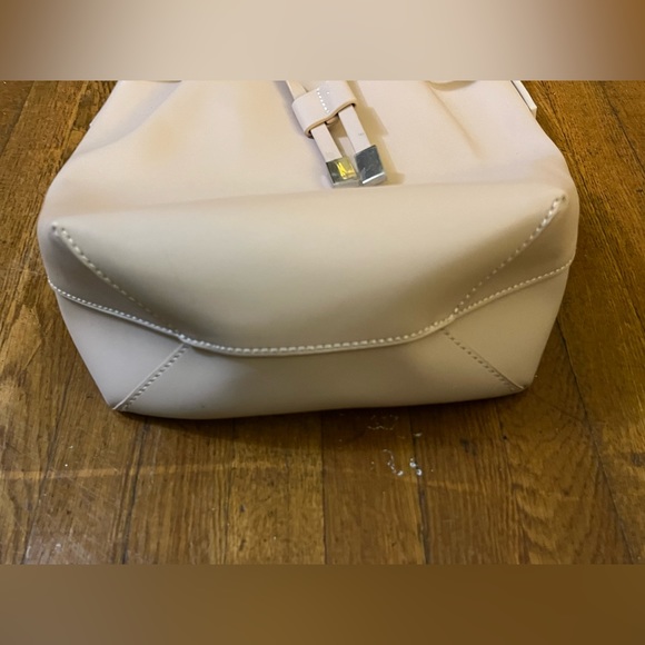 NWOT Forever 21 Cream Bucket Bag with Dual Straps - Small - Picture 7 of 10